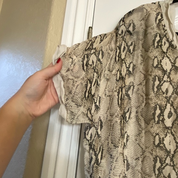 Sosia Made in Italy Snakeskin Snake Print Short Sleeve Loose Blouse - Picture 2 of 6
